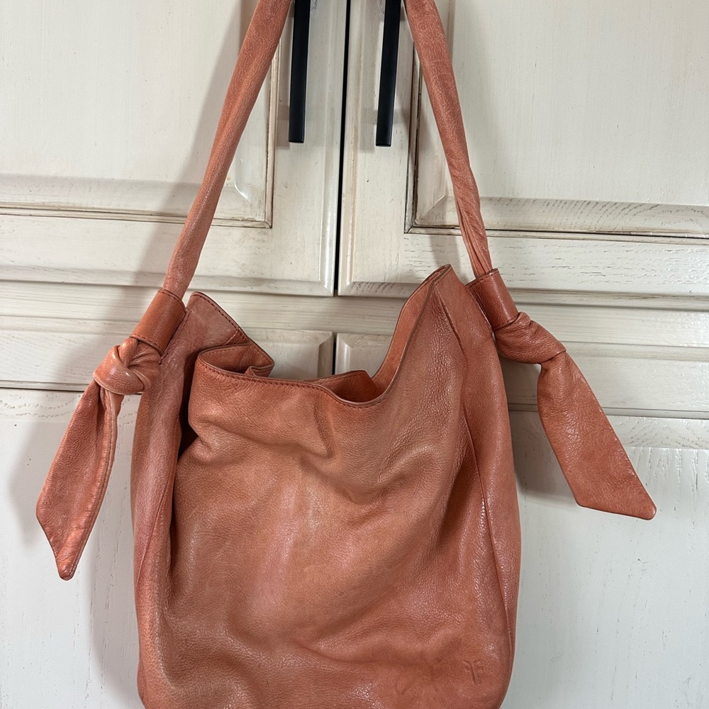 Elegant Tan Leather Shoulder Bag